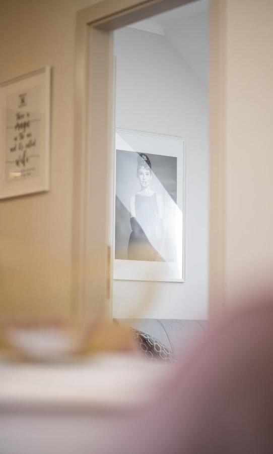 Monarchia Apartman Pearl โมชนมายารูวาร์ ภายนอก รูปภาพ