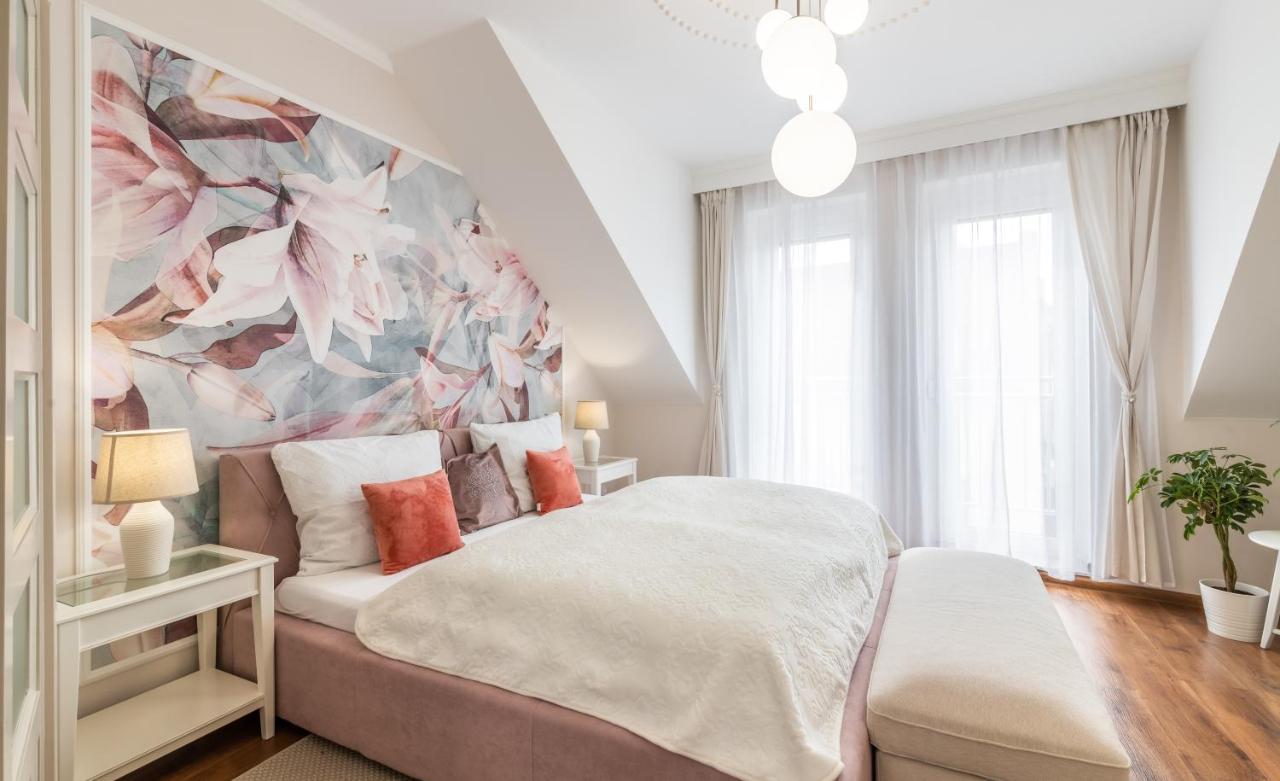 Monarchia Apartman Pearl โมชนมายารูวาร์ ภายนอก รูปภาพ