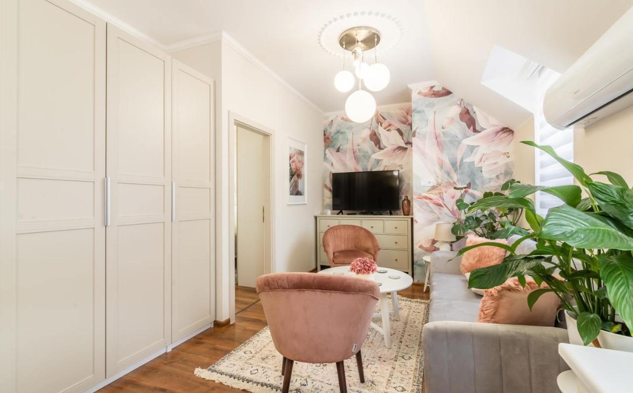 Monarchia Apartman Pearl โมชนมายารูวาร์ ภายนอก รูปภาพ