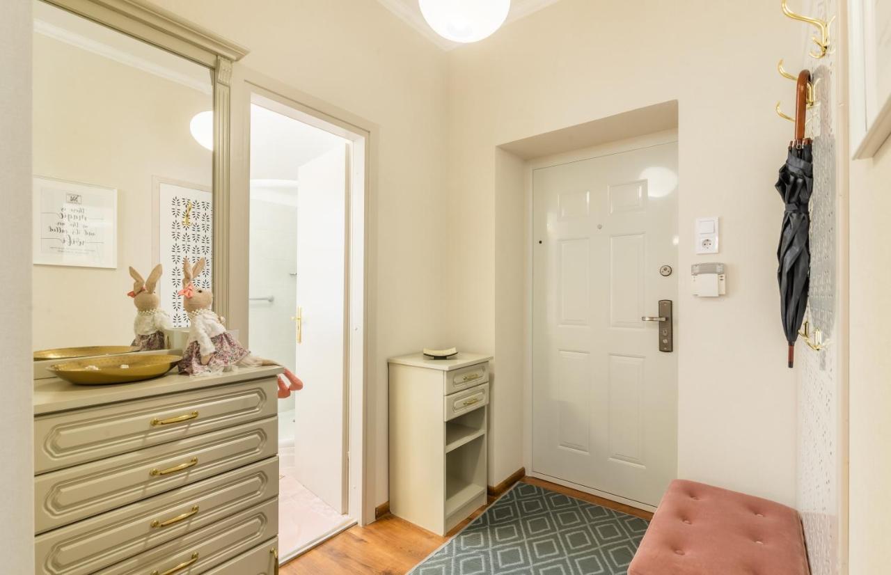 Monarchia Apartman Pearl โมชนมายารูวาร์ ภายนอก รูปภาพ