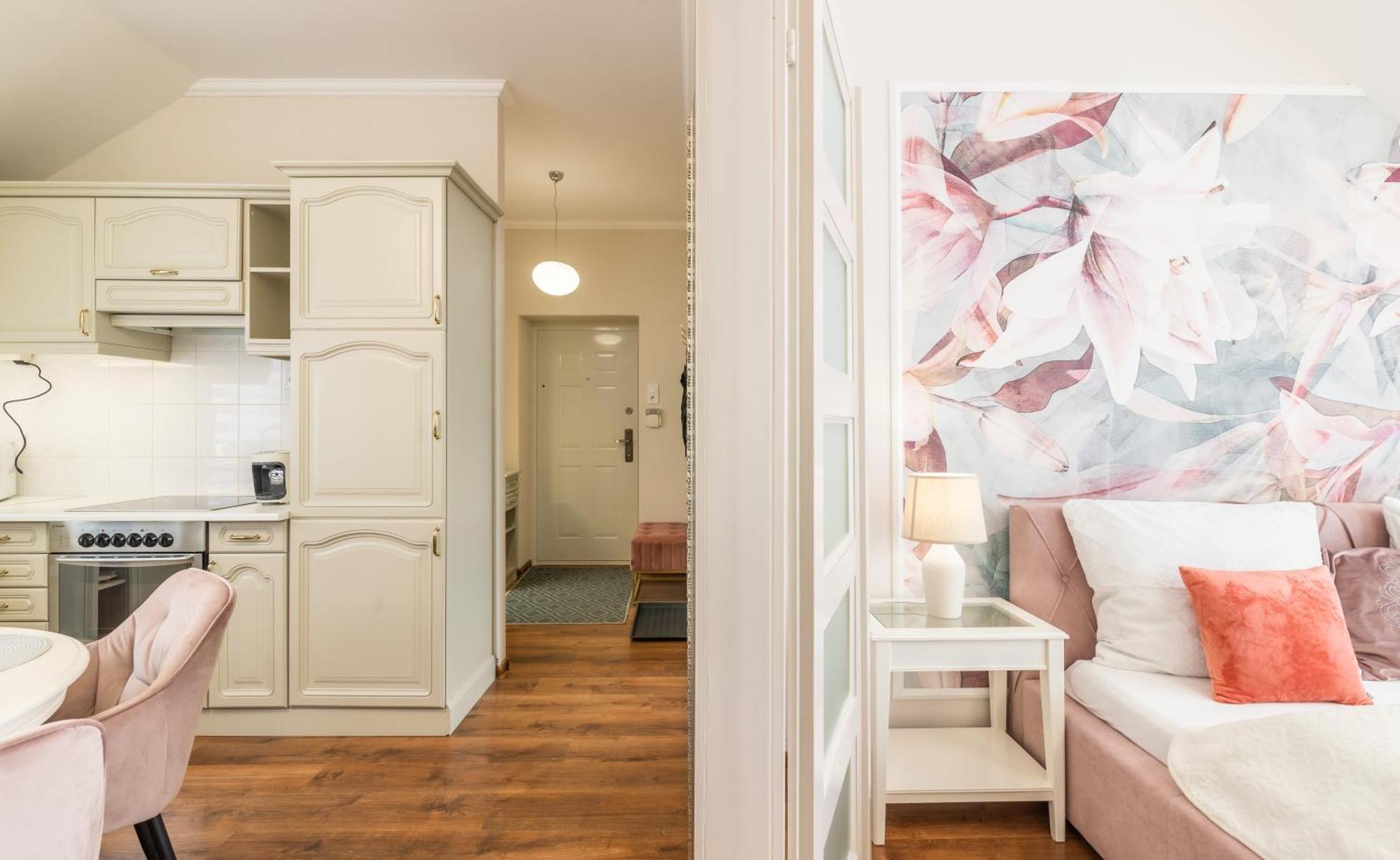Monarchia Apartman Pearl โมชนมายารูวาร์ ภายนอก รูปภาพ
